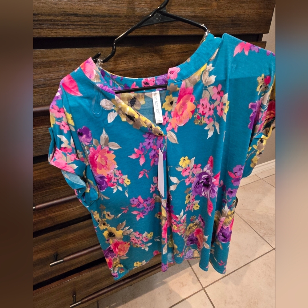 Dear Scarlett Short Sleeve Tops Colorful Size Large New With Tags